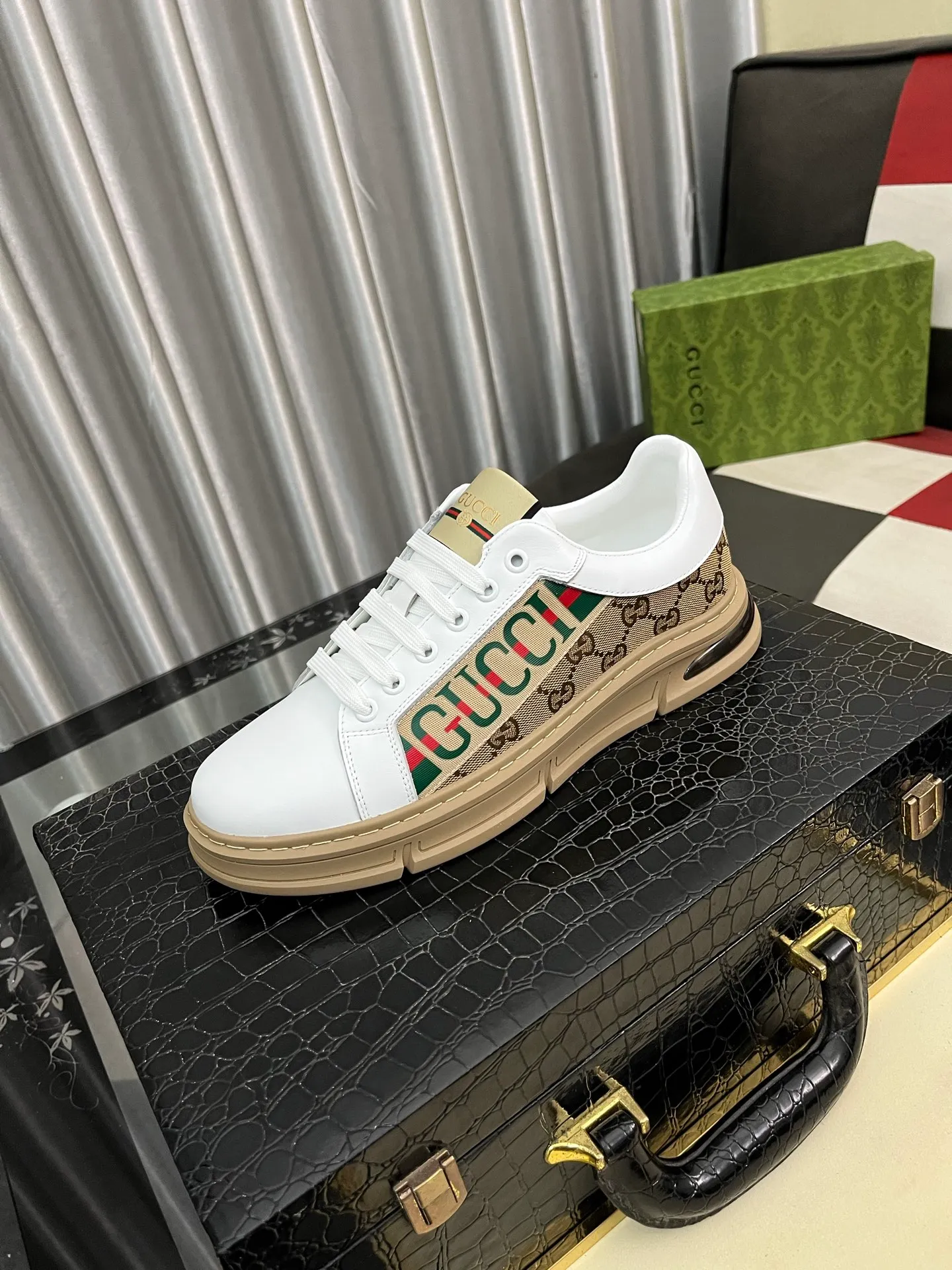 Men's shoes 💰400⌚️⌚️《GUCCI*》The latest hot-selling casual shoes, top brand [seduce] luxury~purchase, top~quality. [Strong] The upper is made of imported breathable cowhide stitching fabric material ➕ Breathable sheepskin feet (•) Fine workmanship. Code number: 38-442️⃣Colors available